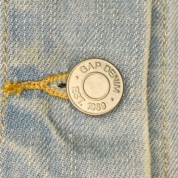 The GAP Women’s Cropped Denim Jacket Size XS - Picture 6 of 10